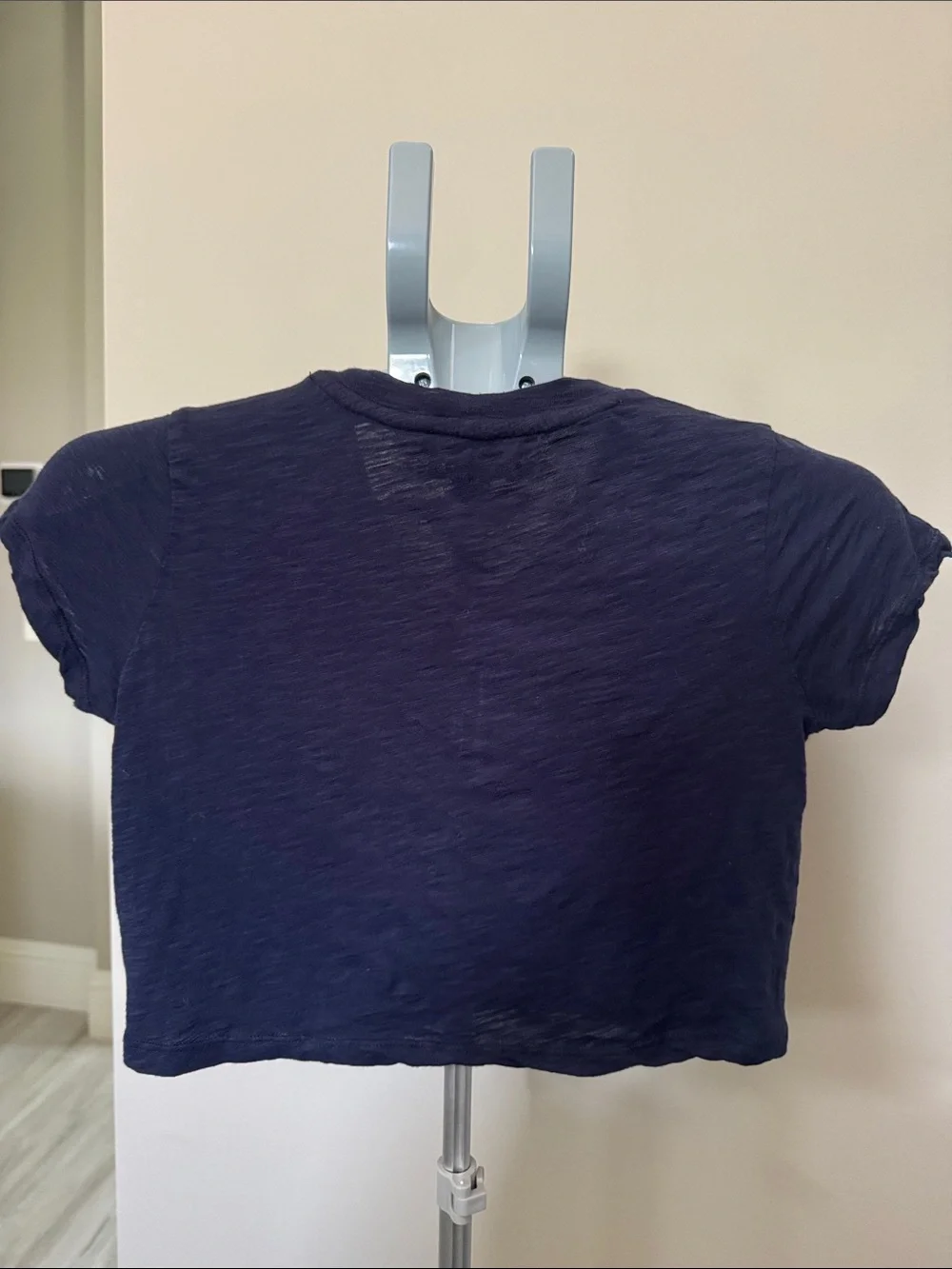 Katie J NYC Girls Navy Short-Sleeve V-Neck Crop Tee Medium